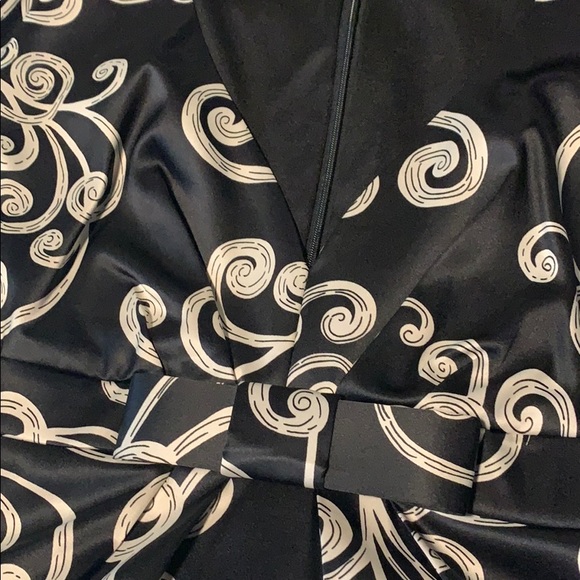 Dress - Picture 4 of 4